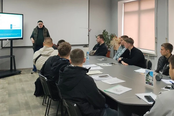 Інновації в дії: гостьова лекція доцента Миколи Ковальова про гідропонне вирощування рослин